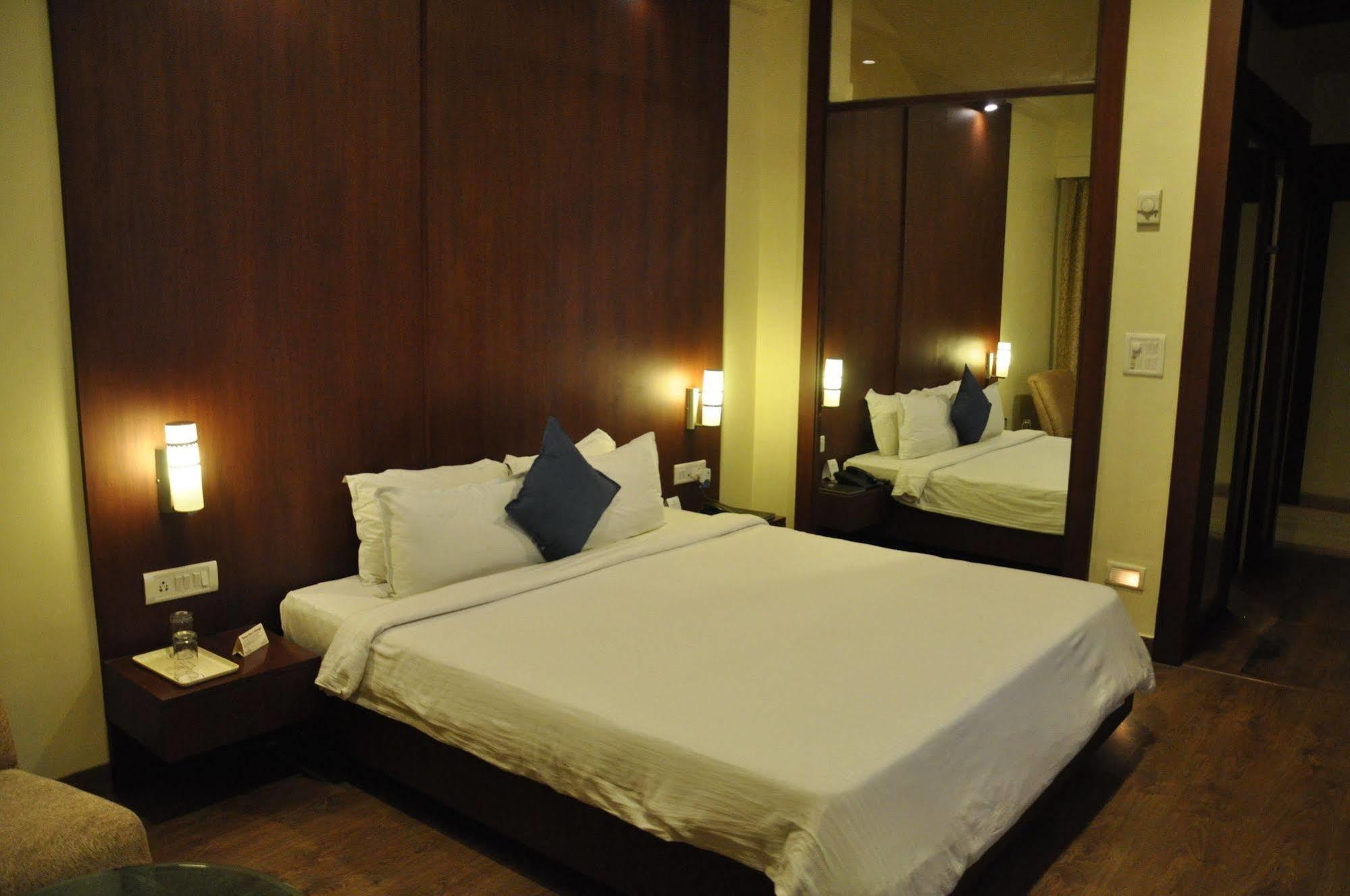 Jabali Palace Hotel จาบัลปูร์ ภายนอก รูปภาพ