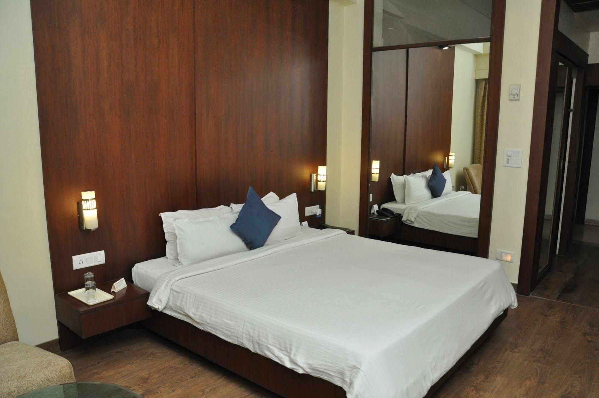 Jabali Palace Hotel จาบัลปูร์ ภายนอก รูปภาพ