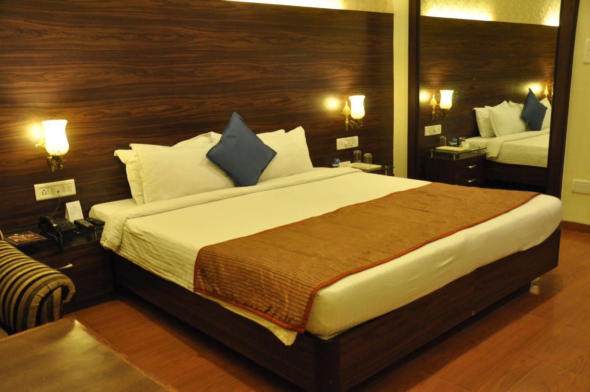 Jabali Palace Hotel จาบัลปูร์ ภายนอก รูปภาพ