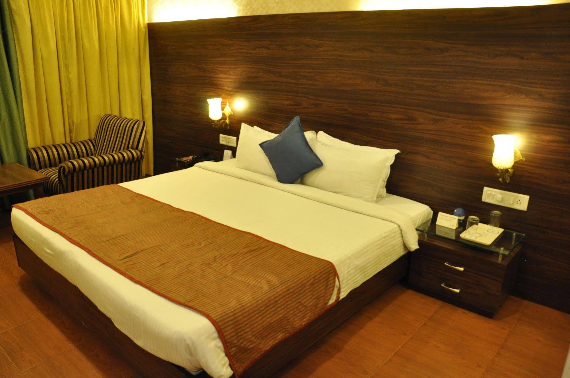 Jabali Palace Hotel จาบัลปูร์ ภายนอก รูปภาพ